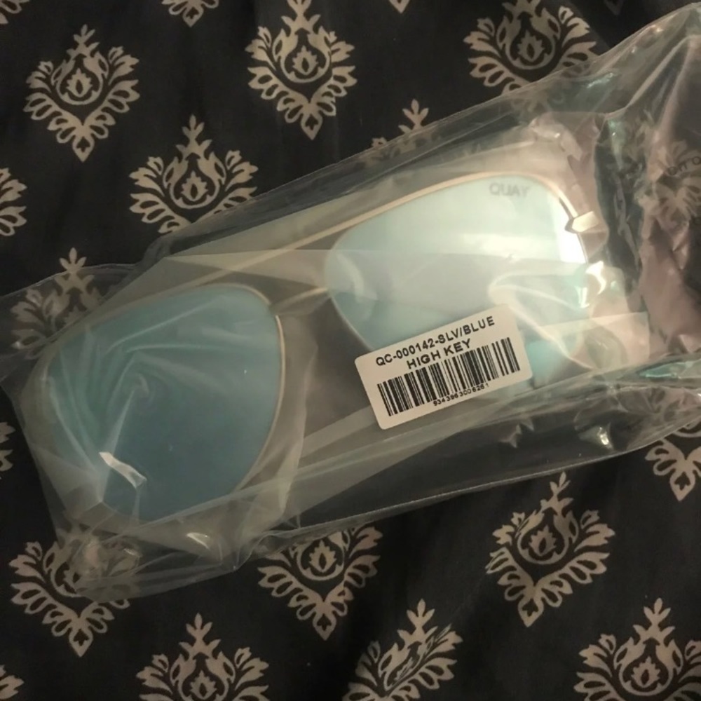 NWT High Key Desi Collab with Quay Blue/Silver